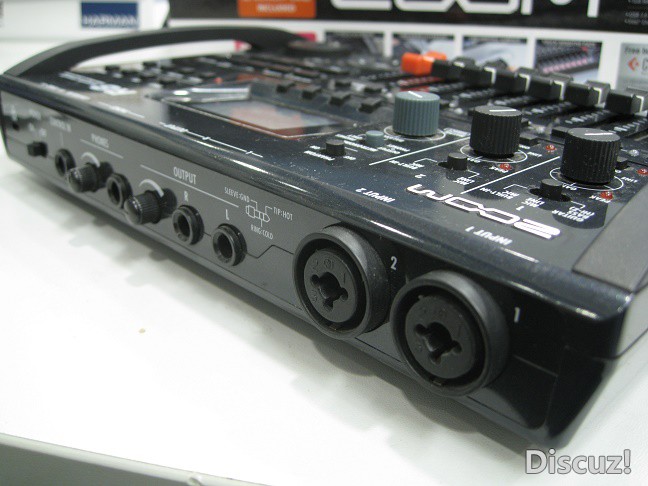 ZOOM R8 1.jpg