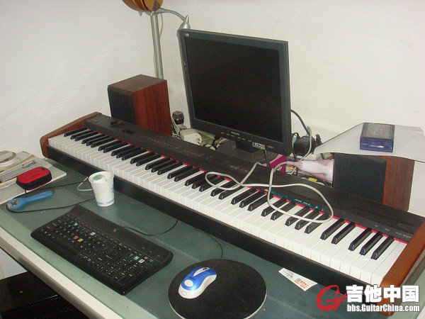 琴1800 桌子300.jpg