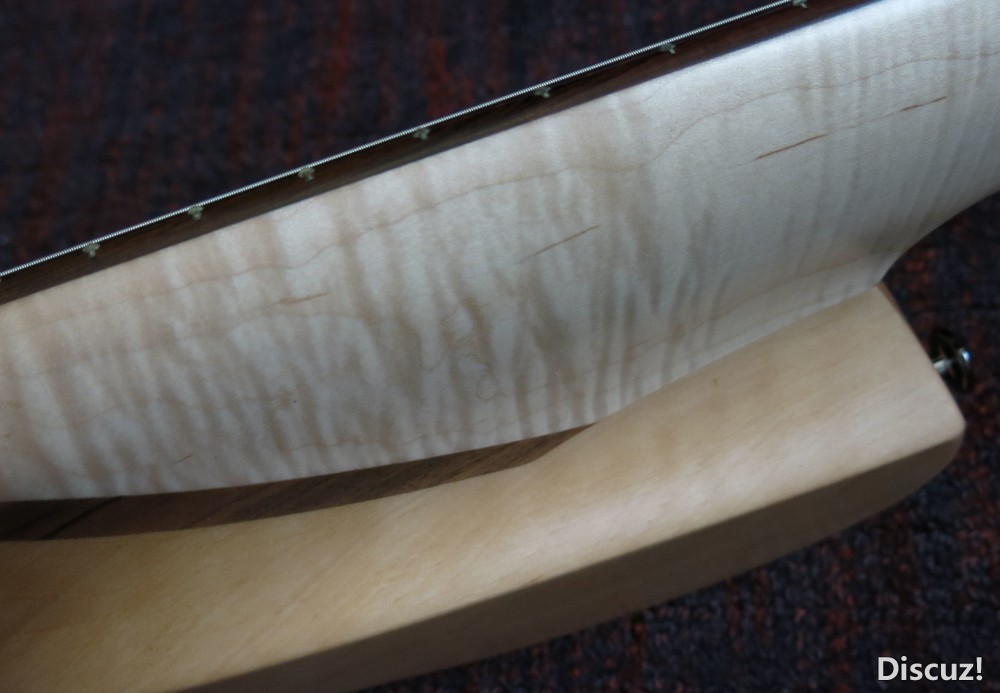 Barrilloon Single Cut 5 neck joint 1.jpg