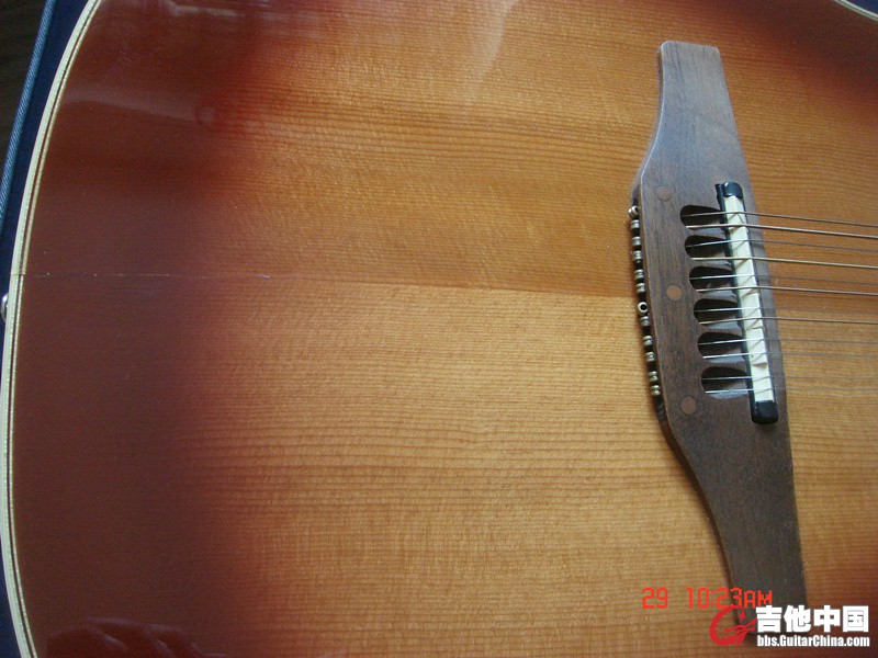 面板中缝有裂缝