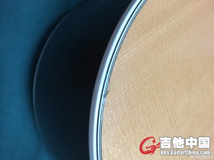 漆被磕掉一小块，已补