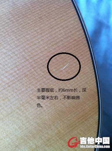 这是此琴主要的瑕疵，具体原因可能是朋友得瑟了一下，然后碰的。