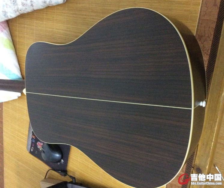 共鸣箱背面