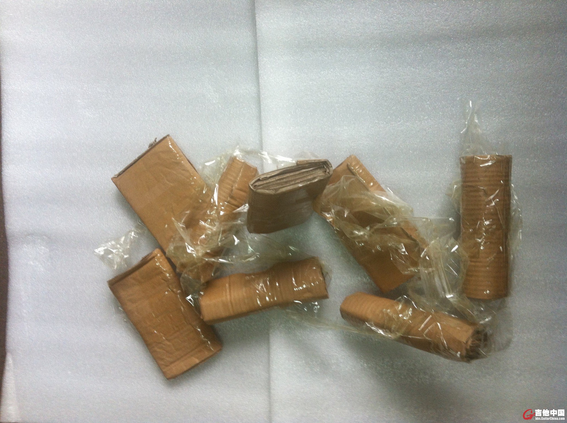 箱子里拆出这么多防震硬纸板