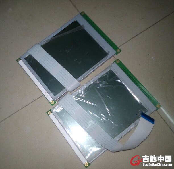 100元，两块显示屏一起100元，无质量问题