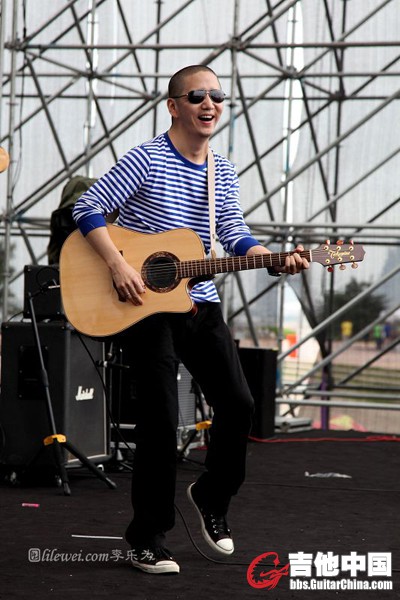 郝云 吉他.jpg