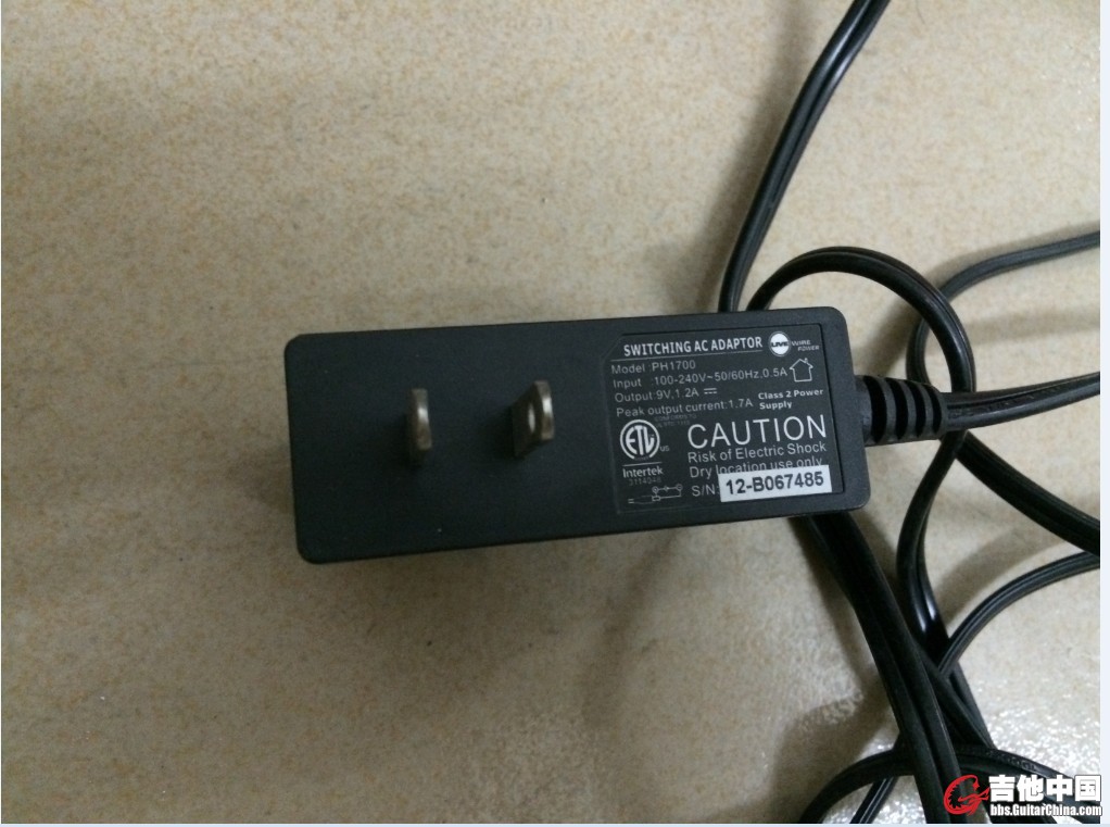 这个是我花了80块还不包邮的美国产电源LIVE WIRE POWER超级电源，用它来一拖五单块几乎没有杂音 ... ... ...
