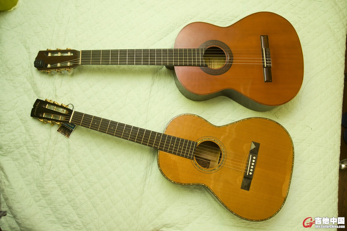 2GIBSON古典与桃花心琴体大小对比.jpg