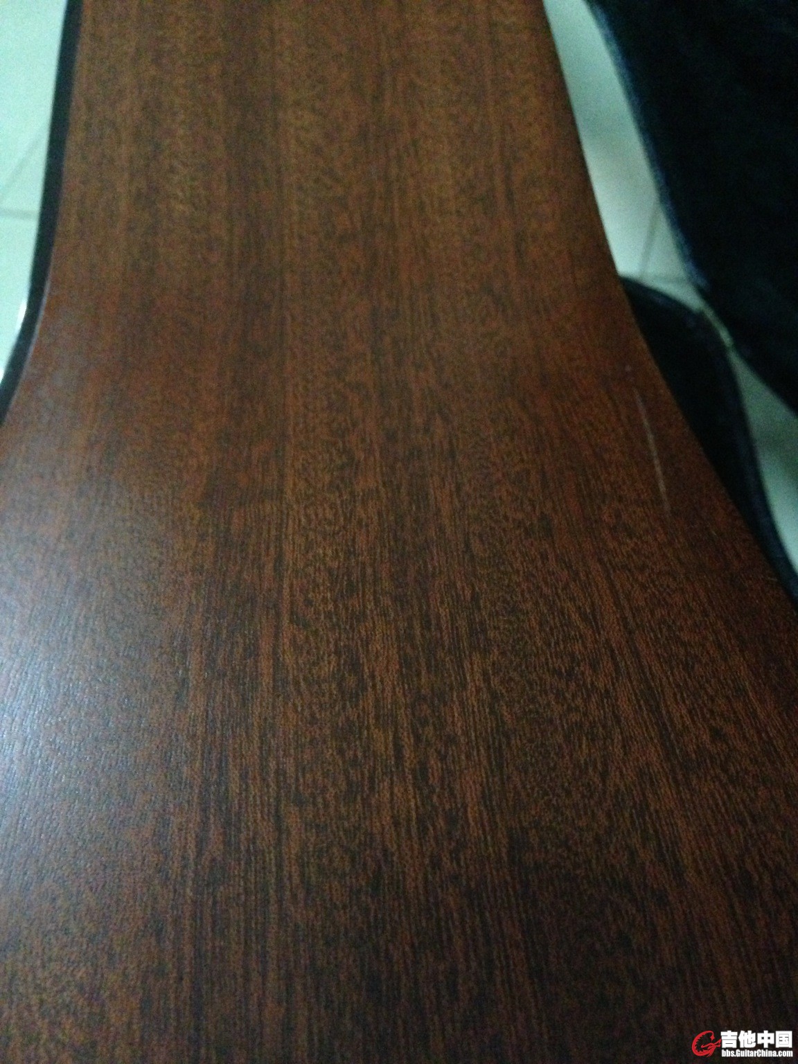 侧板底部刮痕