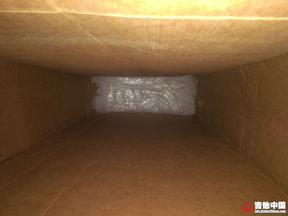 箱底垫上数层泡泡垫