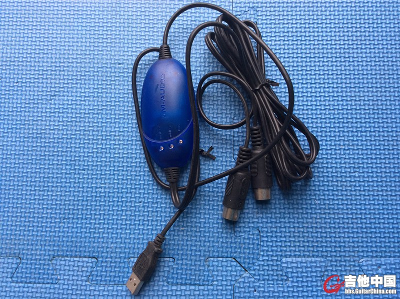 另赠送MIDI连接线一根，可以连接电脑编辑音色用