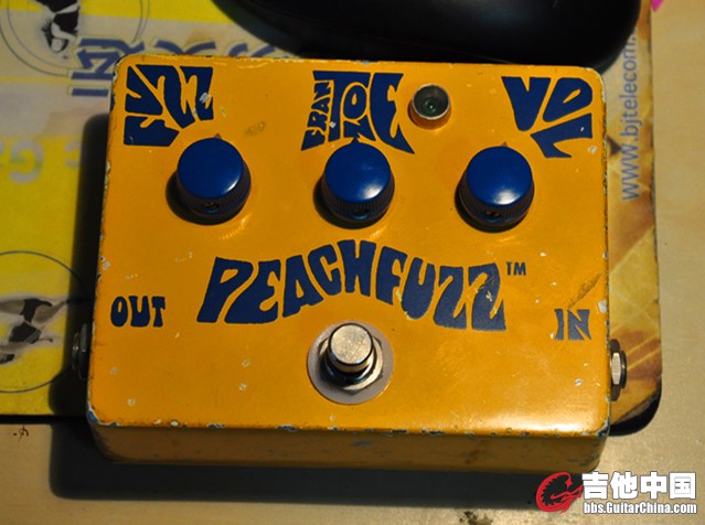 1.Frantone Peachfuzz（桃子法兹，最著名的42款失真类效果器之一）   来自纽约，全部手工制作。它有很多的 ...