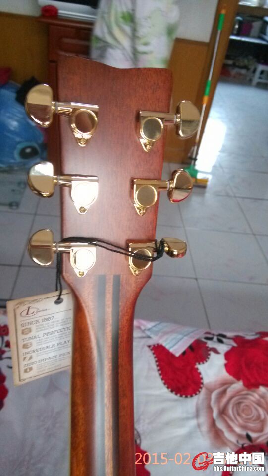 ，