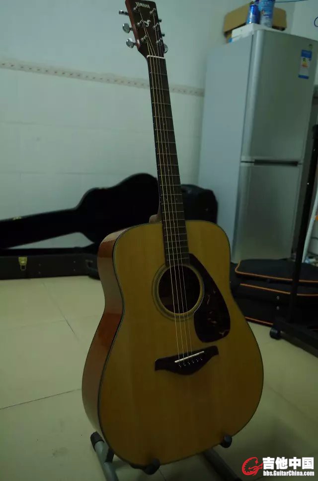 YAMAHA FG 700S