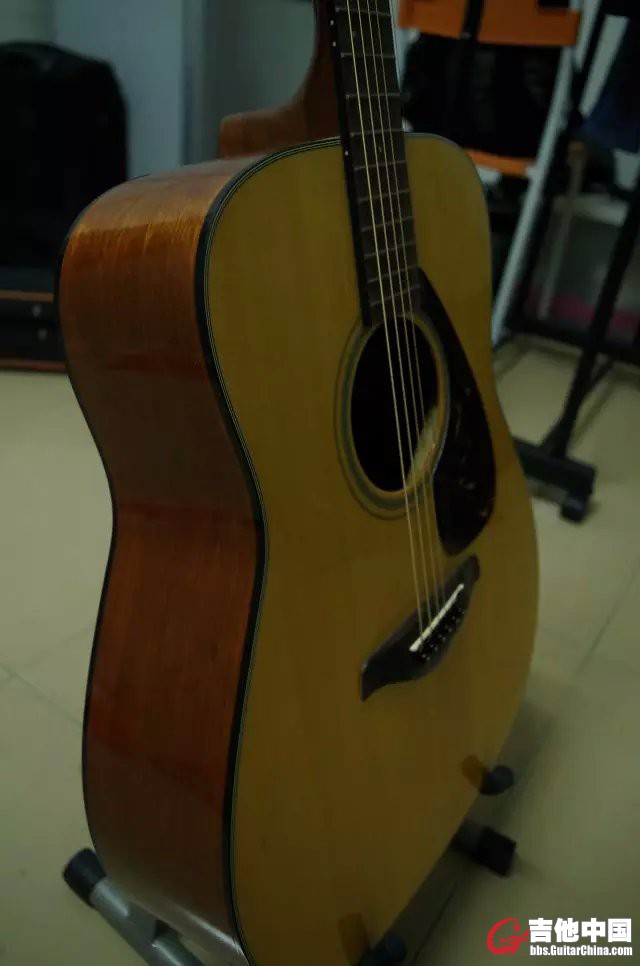 YAMAHA FG 700S