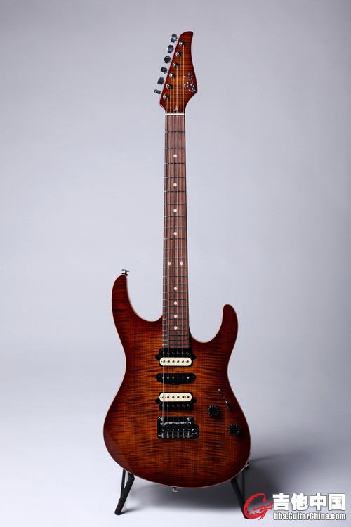ModernCustom17748-01.jpg