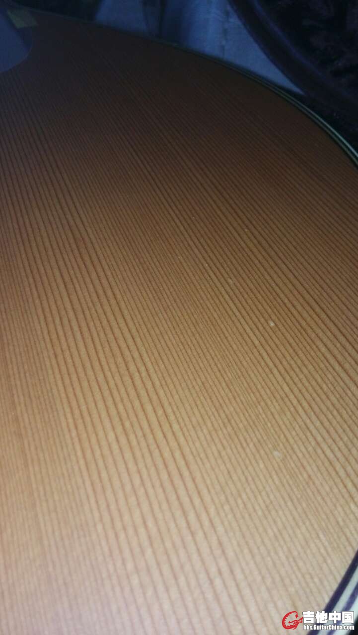 面板的小点，不开闪光灯看不见