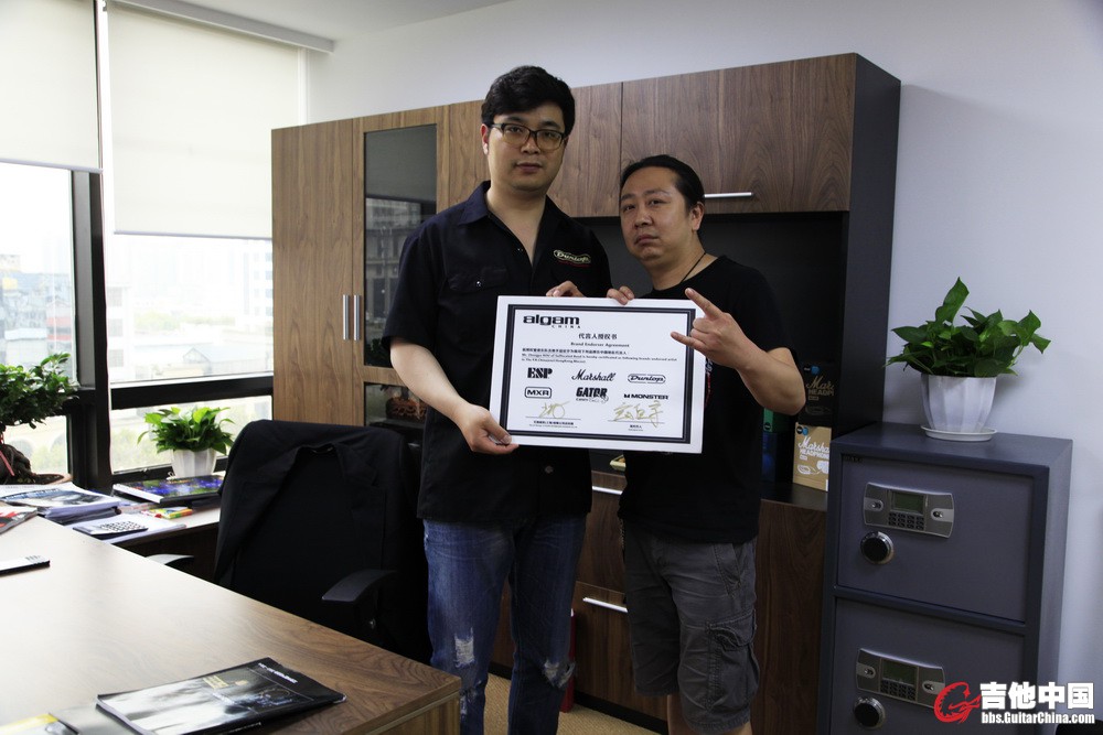 窒息乐队吉他手寇征宇.JPG