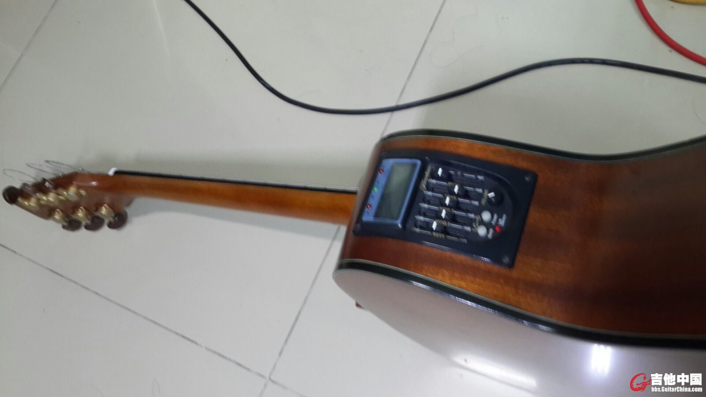 花290加装的侧开孔拾音器