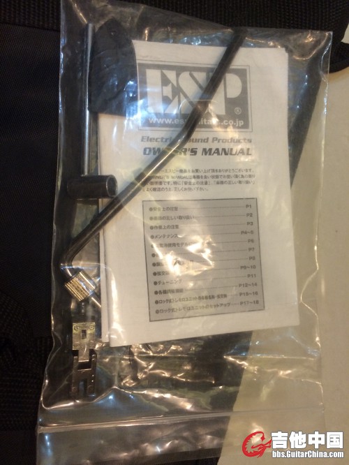 原装的在这里，如果能把断的螺丝取出来还是好用的
