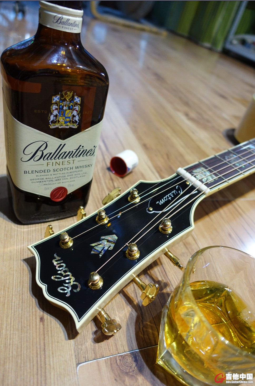 GIBSON SJ-200 Gallery Edition h.jpg