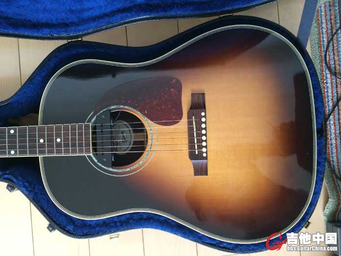 GIBSON J--45 CUSTOM (11).jpg