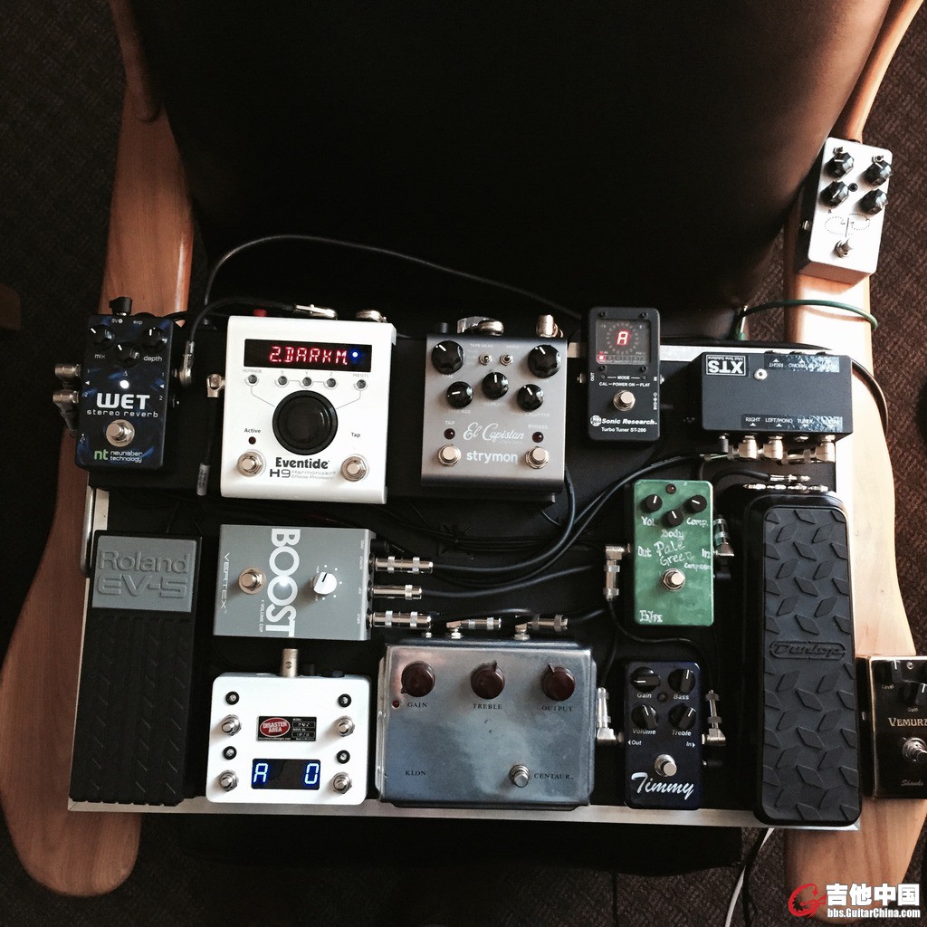 PedalboardMay2015_zpsfetbtplw.jpg