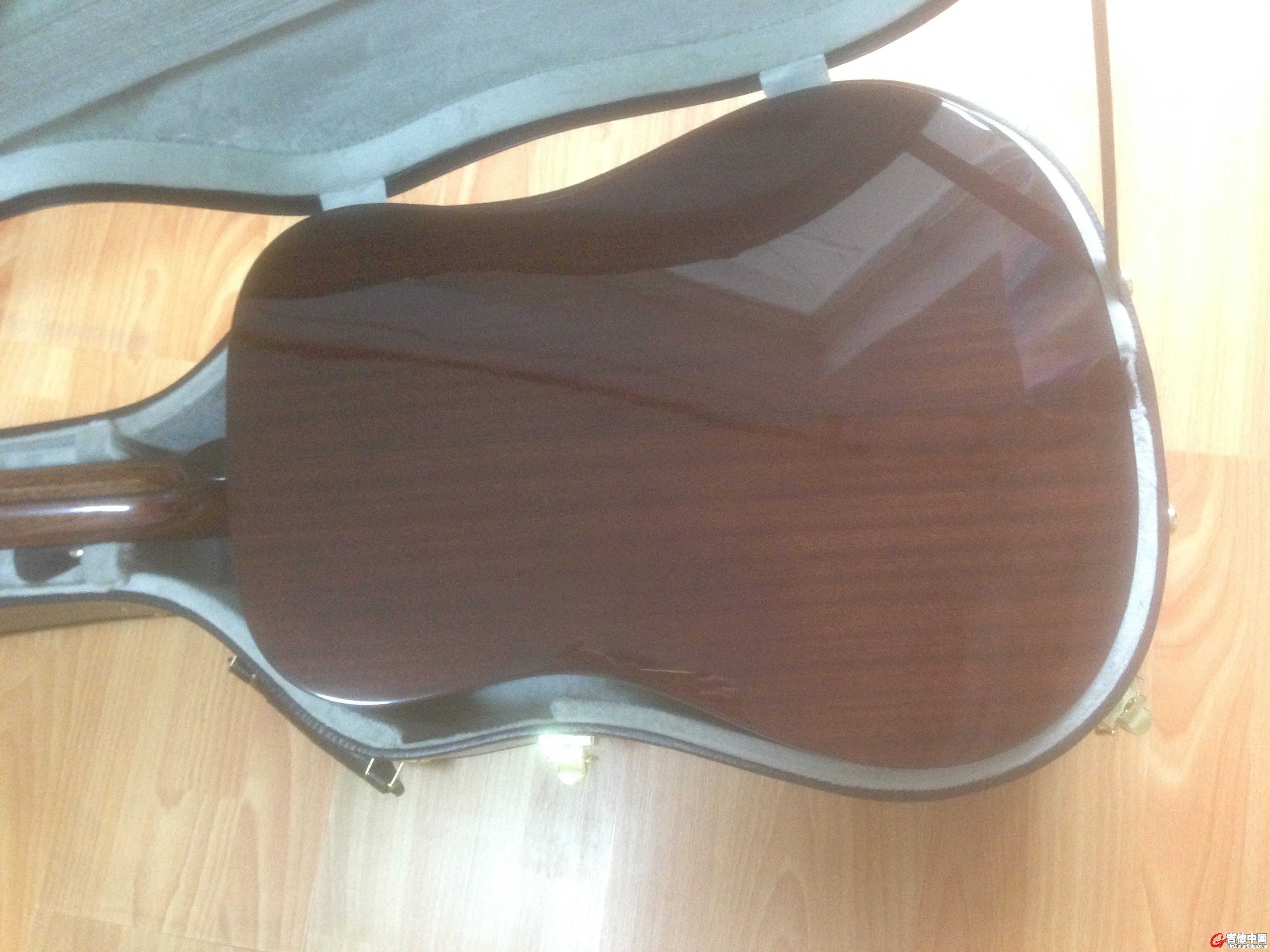 st100背.jpg