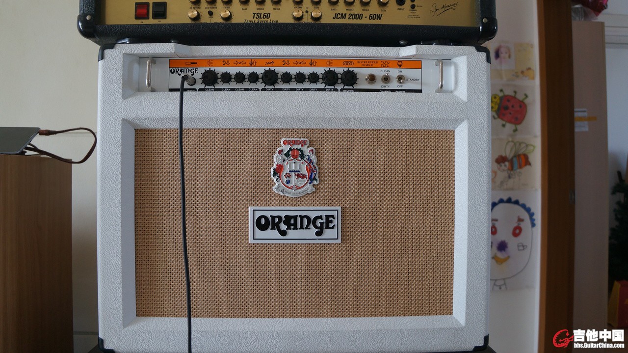Orange 2014款Rockerverb MKII 50 2x12一体箱，这箱子用100W的真空管做了50W的箱子，那效果可想而知 ... .. ...