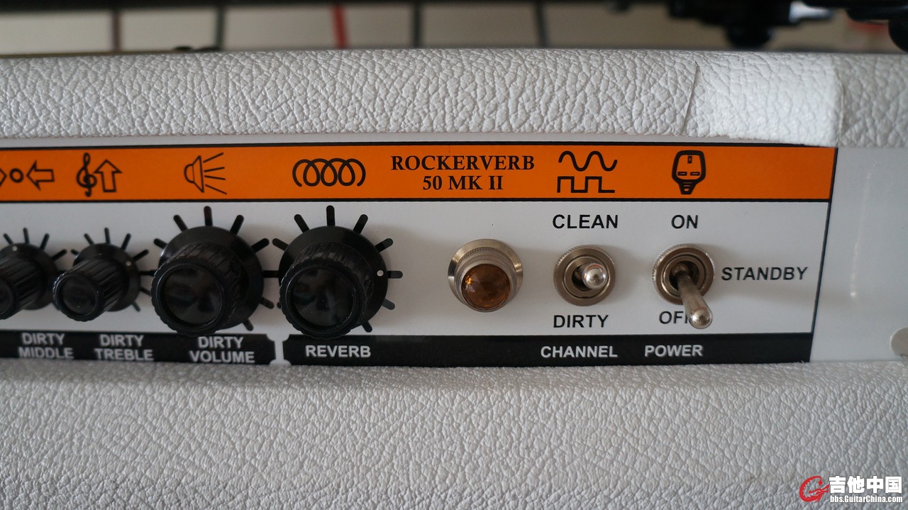 Rockerverb MKII 50 ，音量我从来没敢超过2，震得整个家里的家具都在嗡，这箱子在欧美有大量的 拥趸 ... .. ...