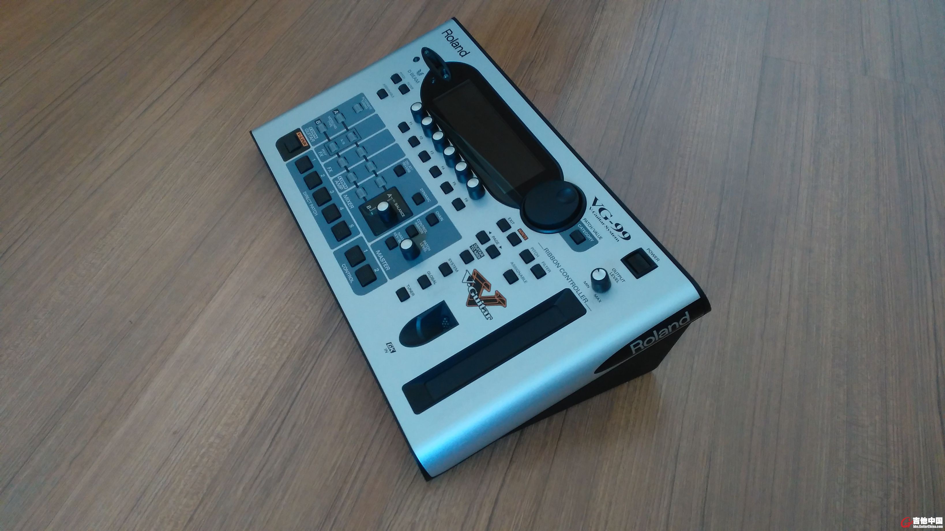VG-99主机侧面。（新旧程度很直观！）