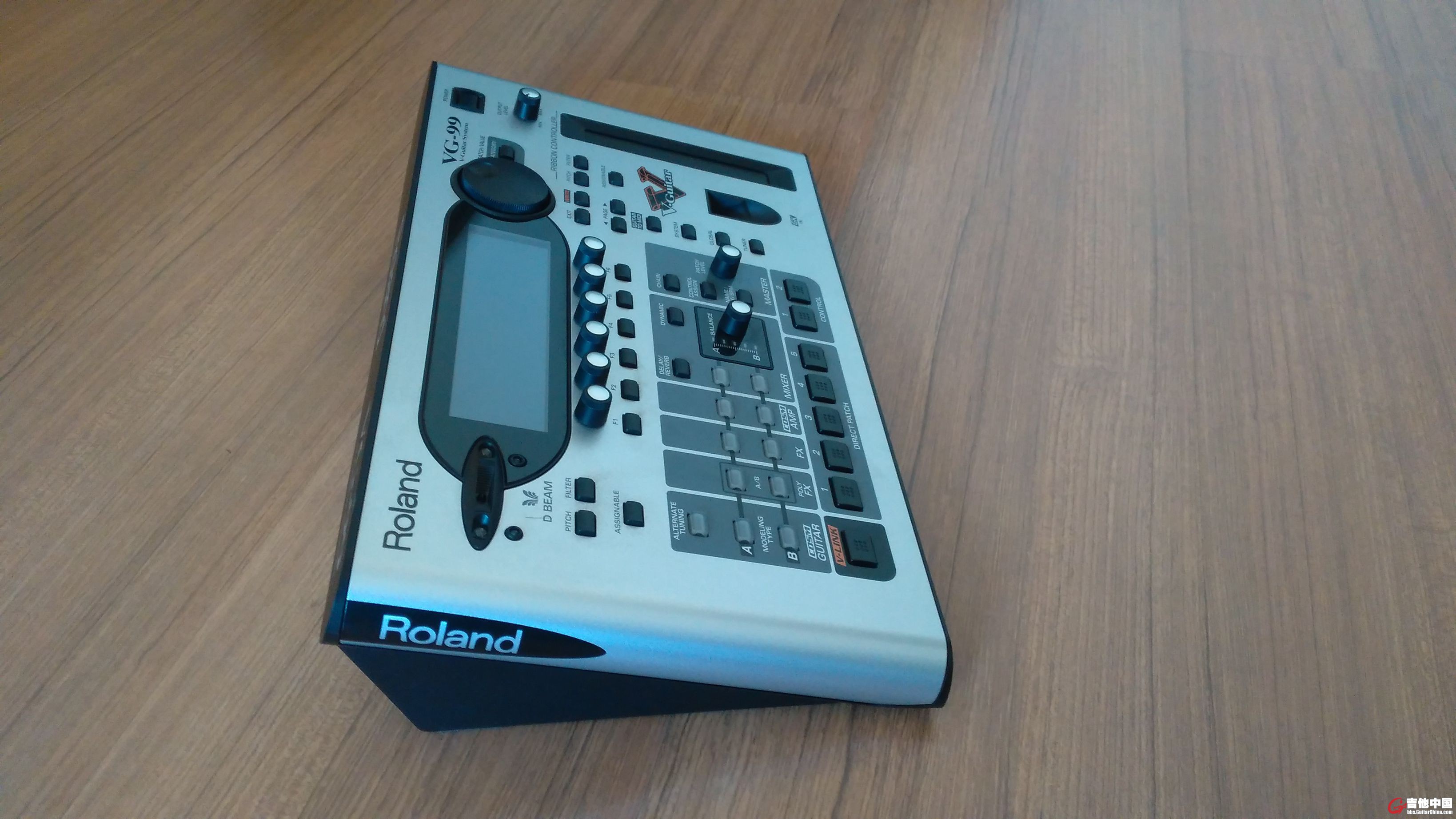 VG-99主机侧面。（新旧程度很直观！）