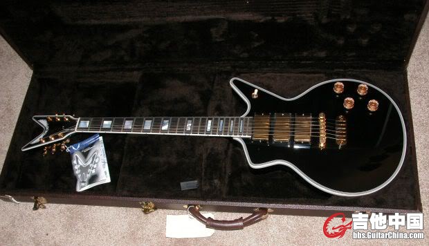 Armitage_Dean_Caddy_III_in_case.jpg