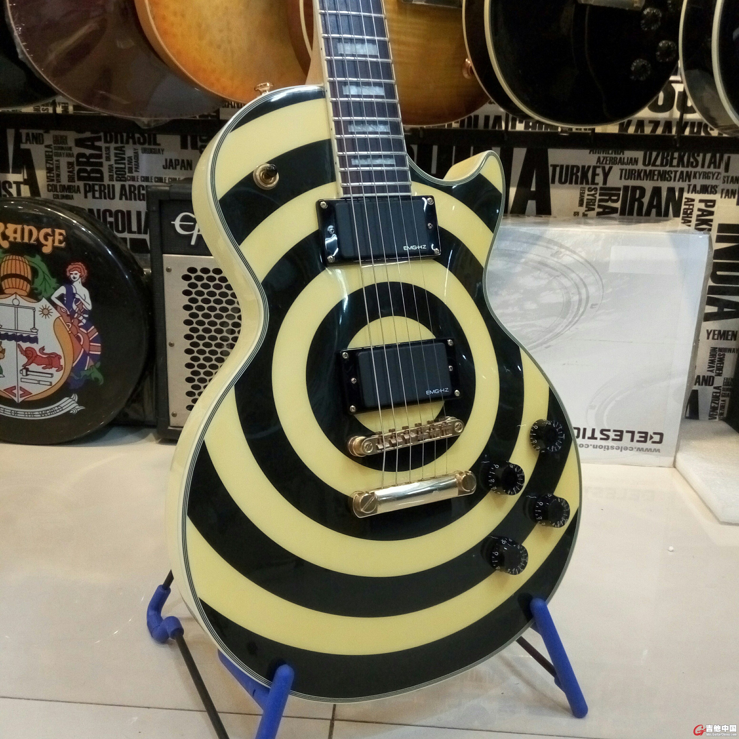 P51012-220700.jpg