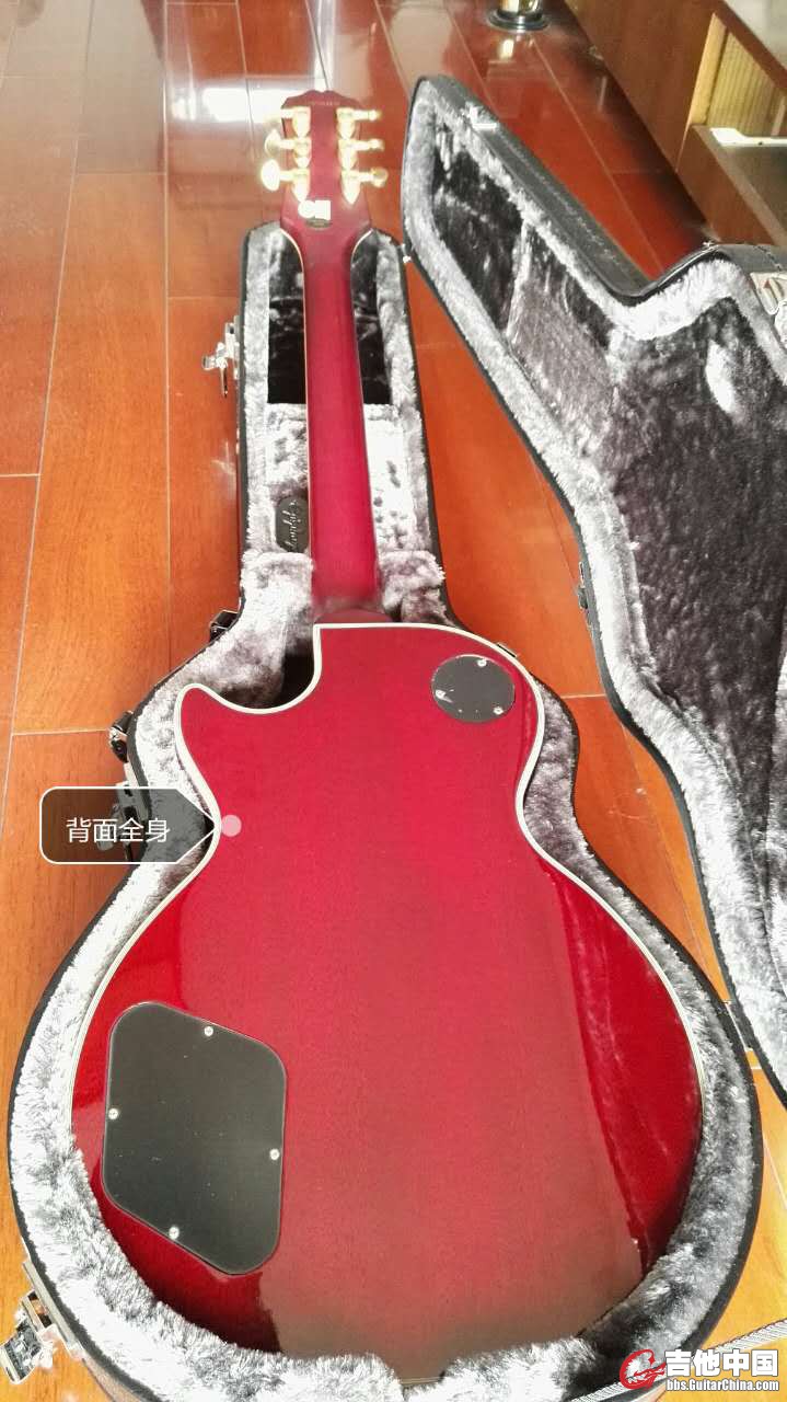 背部有几条非常细微的，几乎看不到细微划痕。