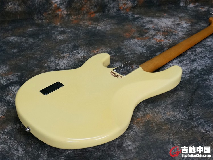 MusicMan Bass17.jpg