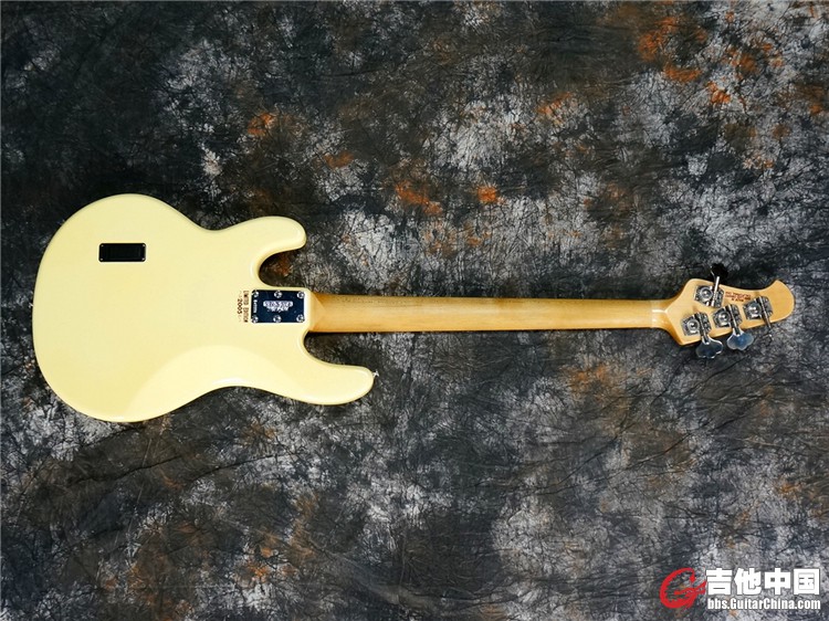 MusicMan Bass19.jpg