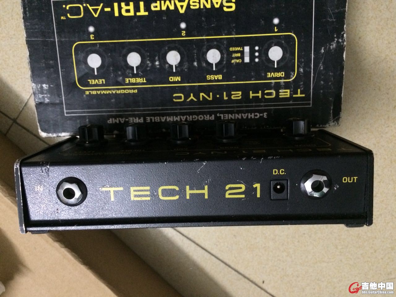 SansAmp TRI AC侧面
