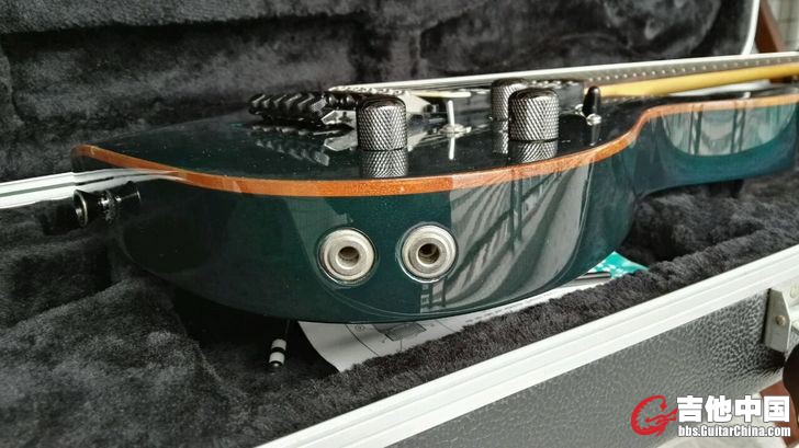 ibanezb.jpg