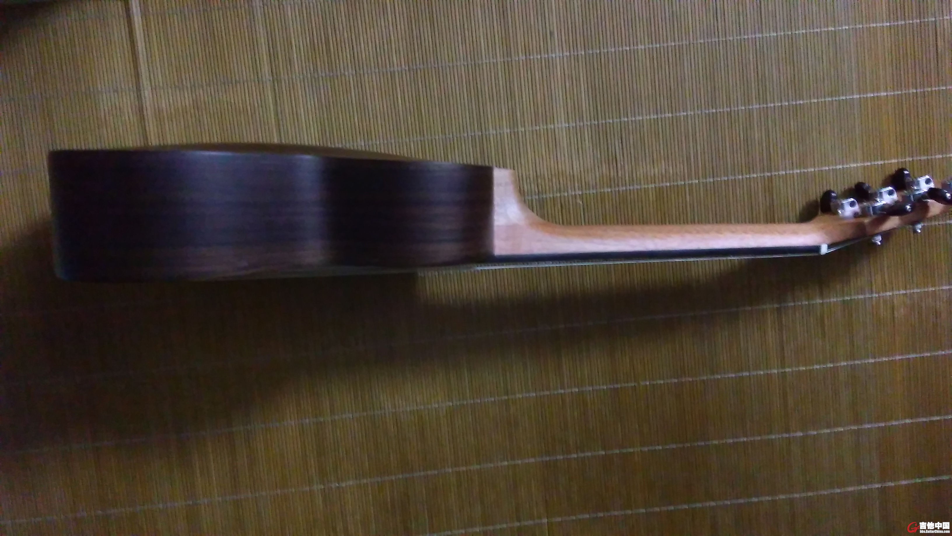 吉他里里侧面.jpg