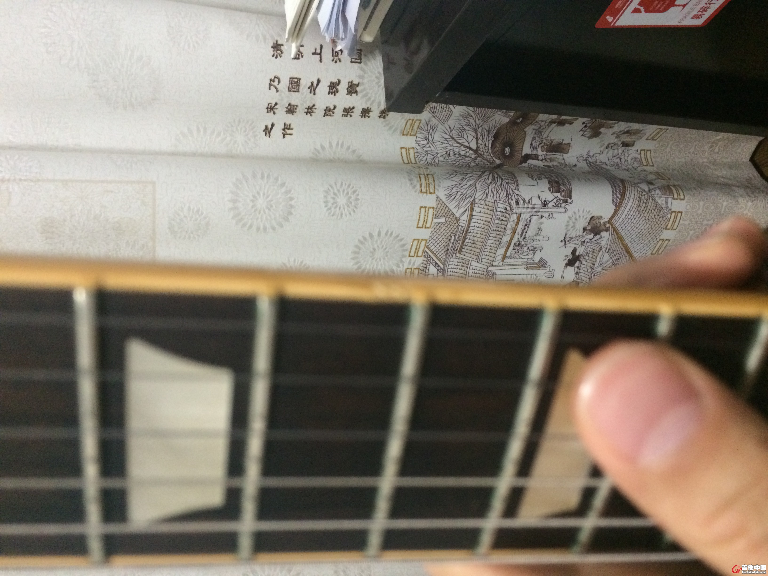 此图开始均为同一个位置磕碰细节，不同角度拍摄