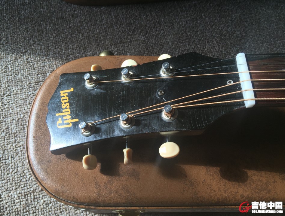 Gibson j45 琴头漆裂2.jpg