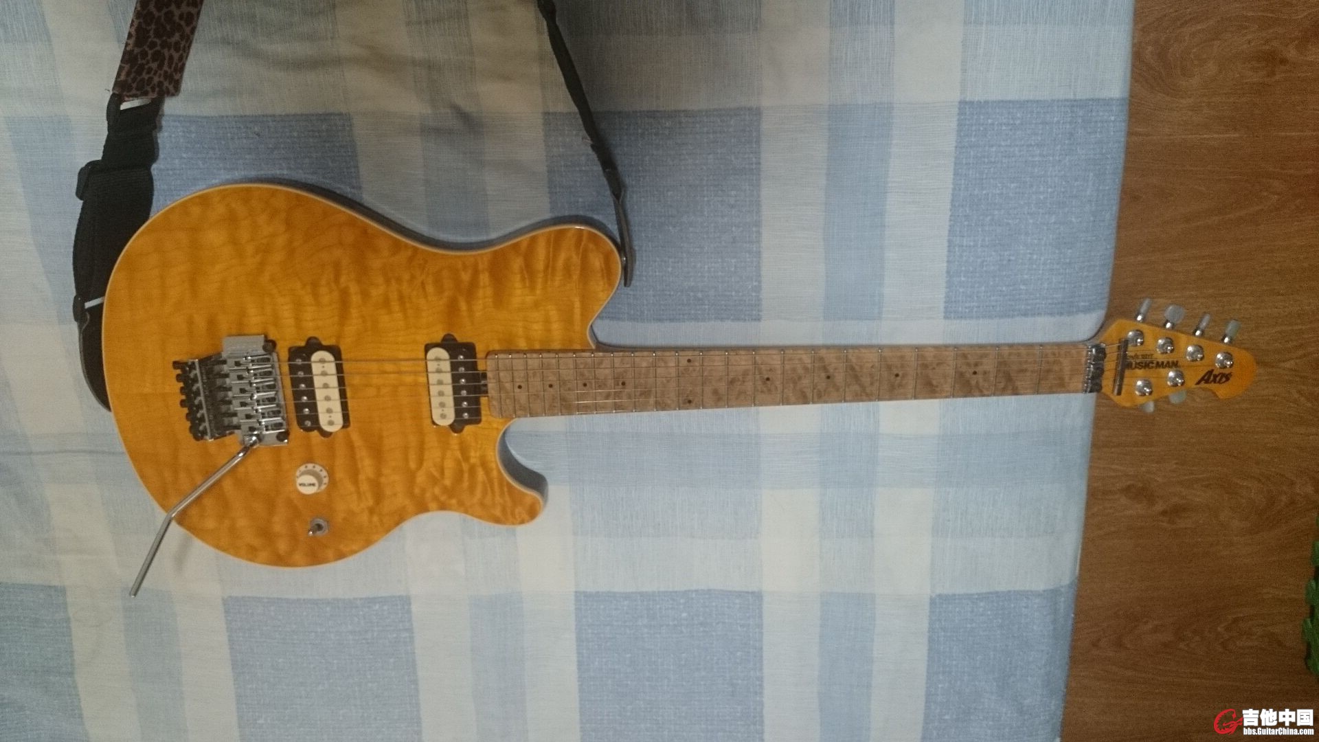 琴颈非常直MUSICMAN9000