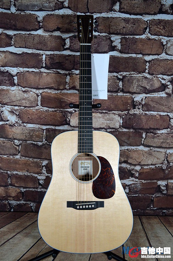 Martin_Dreadnought_Junior_DJR.jpg