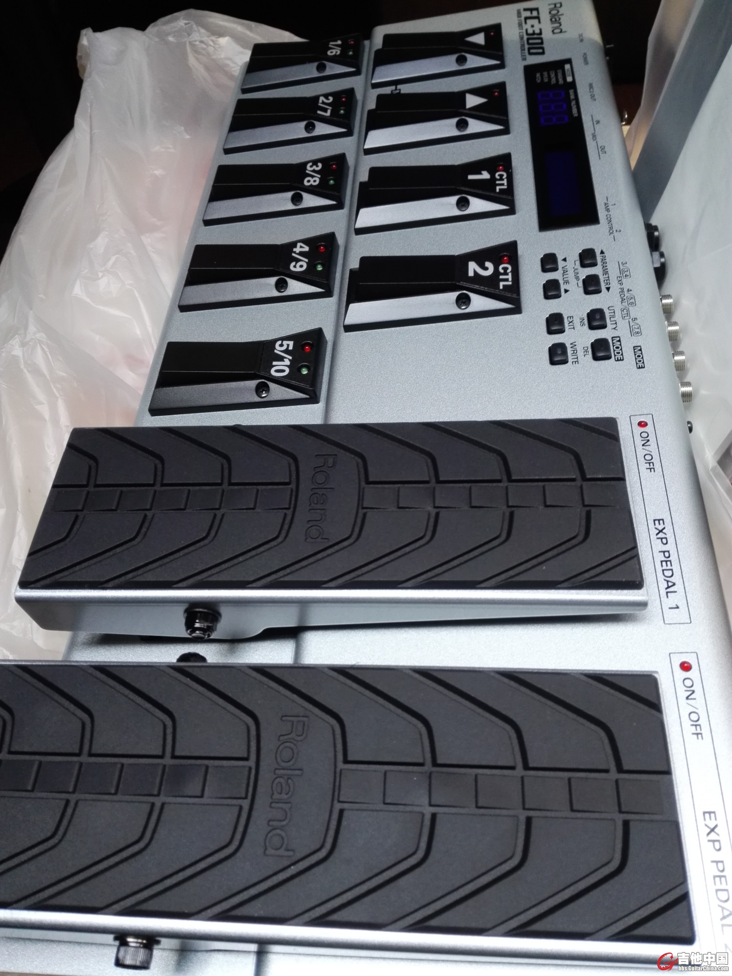 Roland  FC--300  MIDI踏板 价格：2100