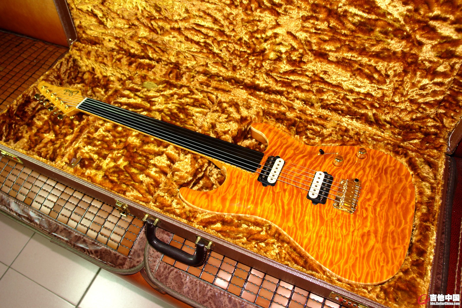 Suhr Carve Top Custom #9999_pic2.jpg