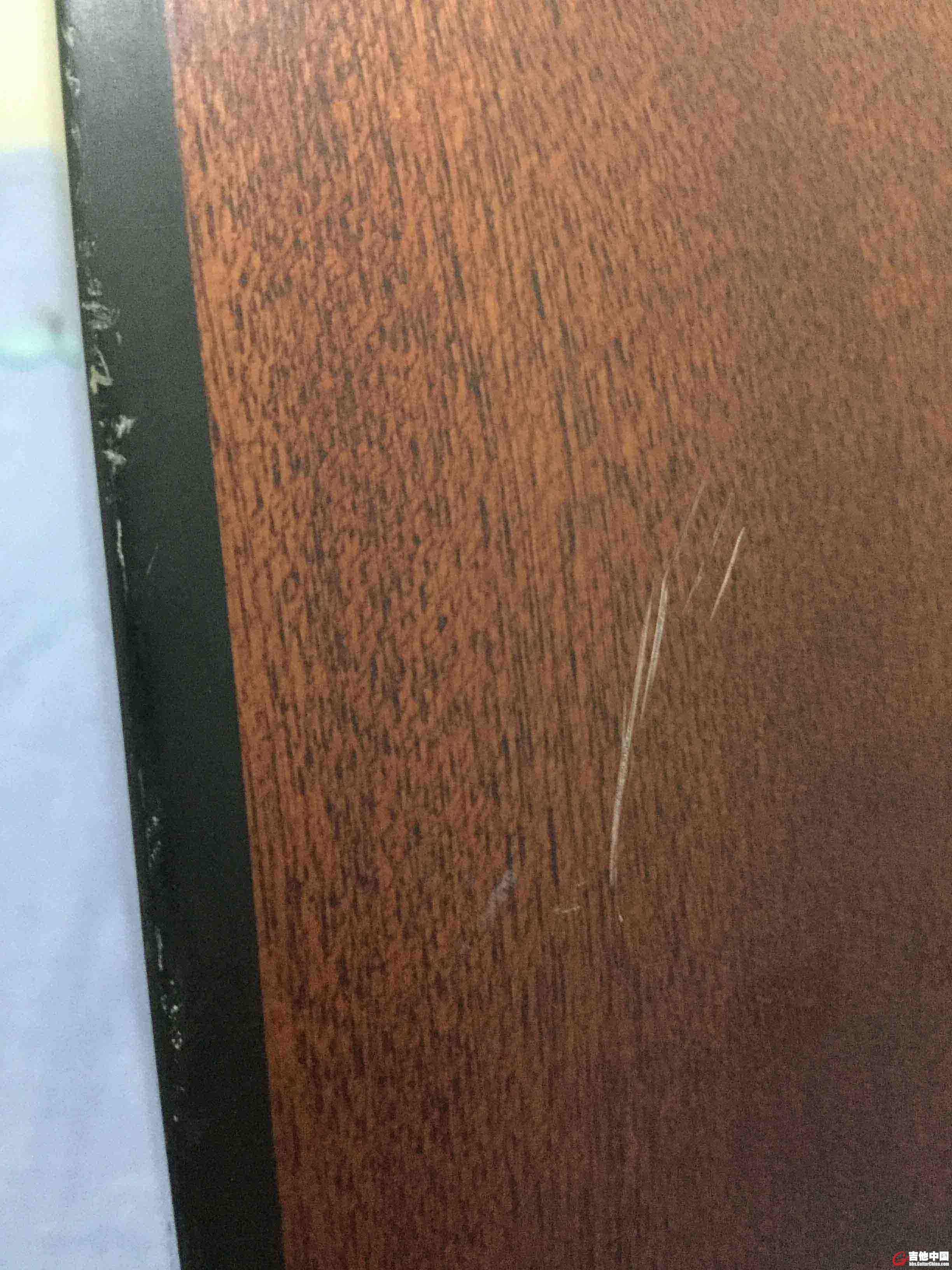 放在地上被划的