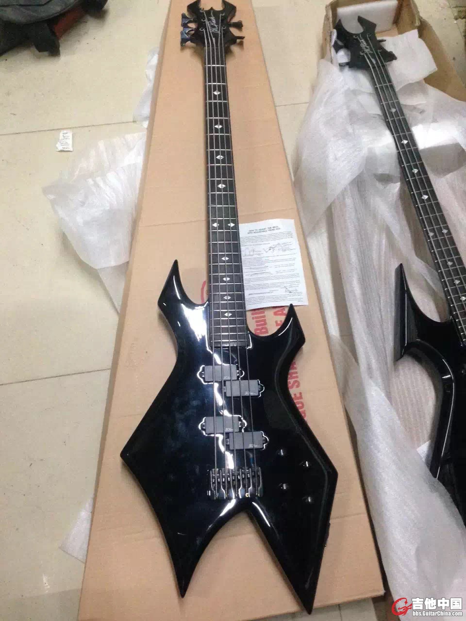 BCRich  WARLOCK  贝斯  五弦的1支  四弦的7支 正面.jpg