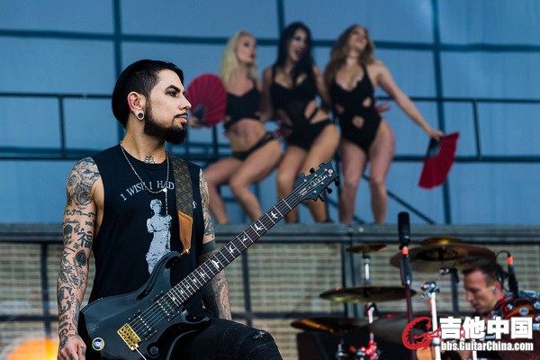 janes_addiction18_website_image_veyl_standard.jpg