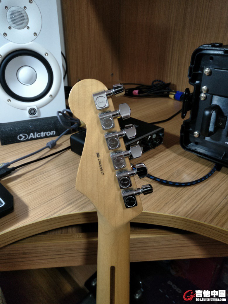 fender 011-0402-700美标琴头背面.jpg